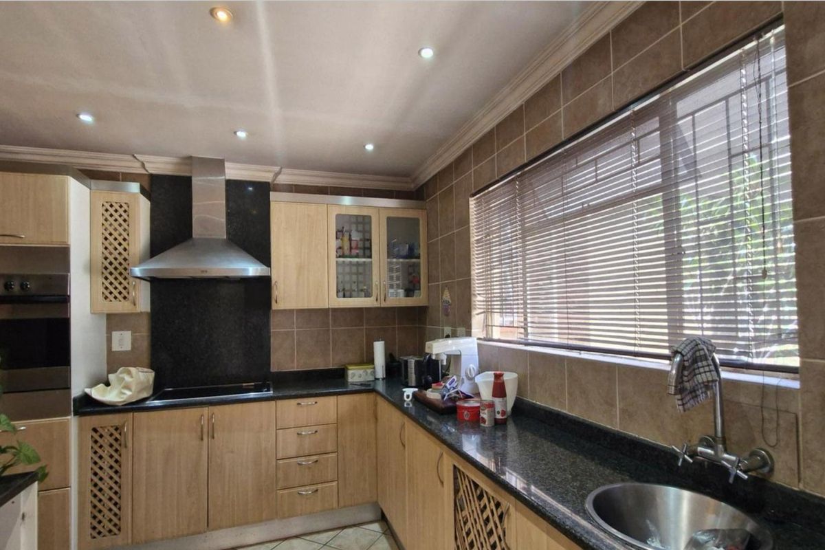 3 Bedroom House for Sale in Northwold - Photo 2