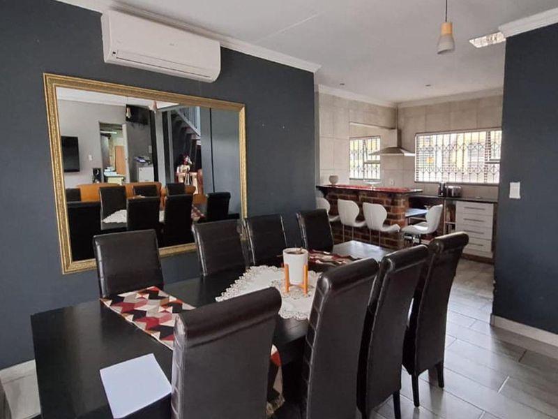 4 Bedroom House for Sale in Glen Marais - Photo 6