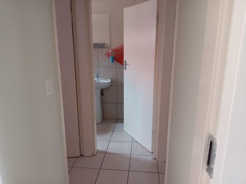 Modern 3 Bedroom Townhouse for Sale in Old Orchards Estate - Photo 6