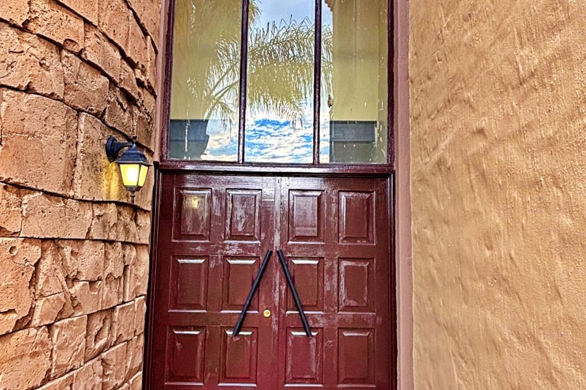 Beautiful 5-Bedroom Family Home - Photo 2