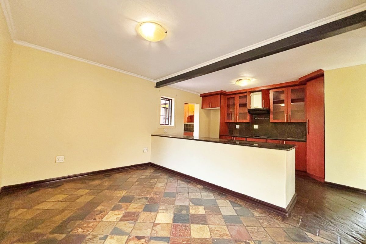 Beautiful 5-Bedroom Family Home - Photo 4