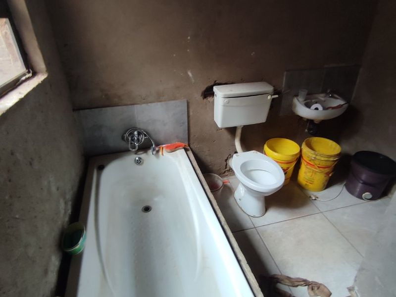 HOUSE FOR SALE IN ETWATWA  - Photo 10