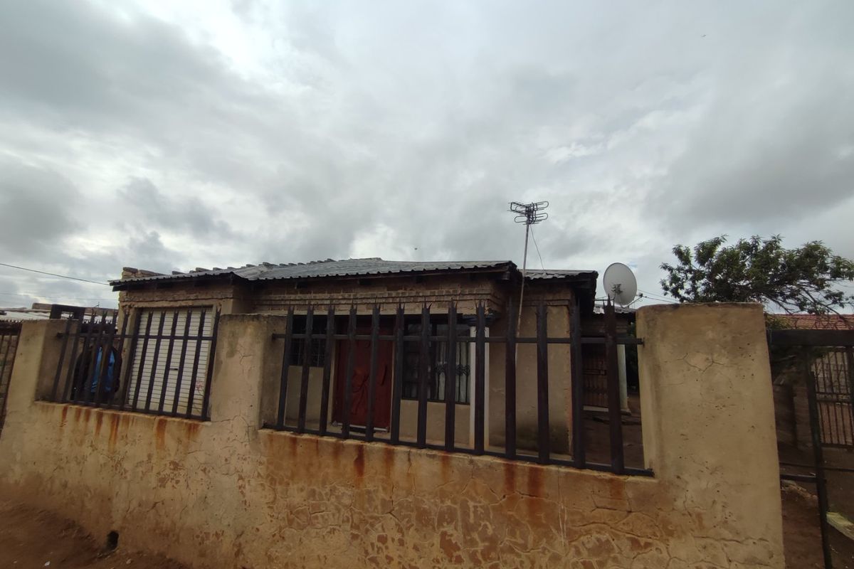 HOUSE FOR SALE IN ETWATWA  - Photo 2