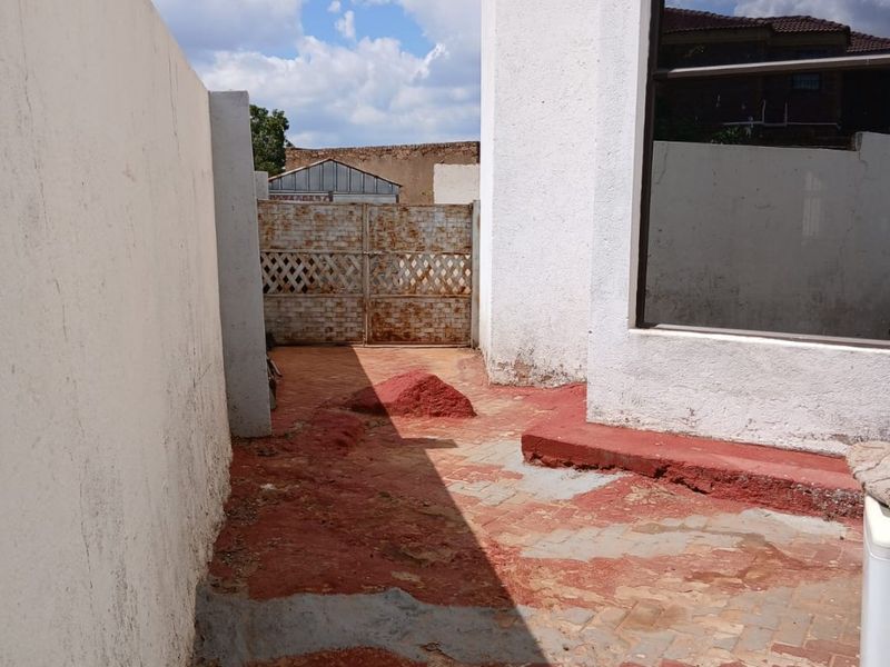 5 Bed House in Pretoria North for Sale - Photo 4