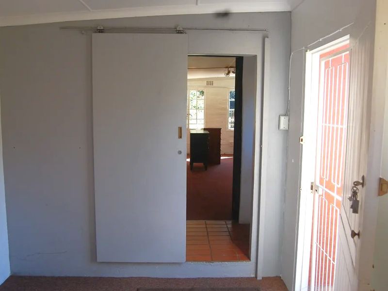 A move in ready One Bed, Pet Friendly Garden cottage in Country living Winterskloof- Hilton - Photo 4