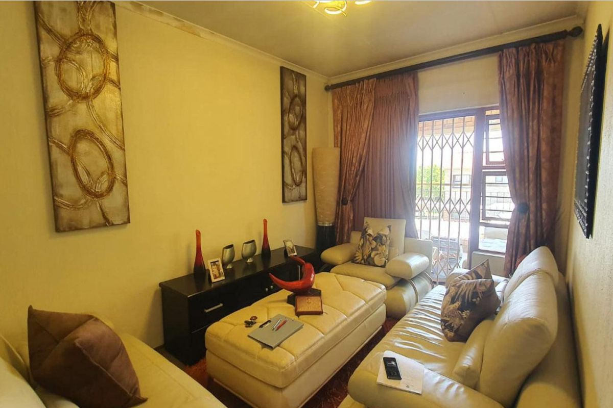 2 Bedroom Apartment for Sale in Joshua Village, Maroeladal - Photo 2