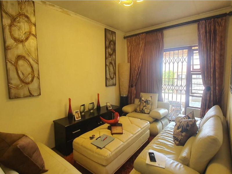 2 Bedroom Apartment for Sale in Joshua Village, Maroeladal - Photo 2
