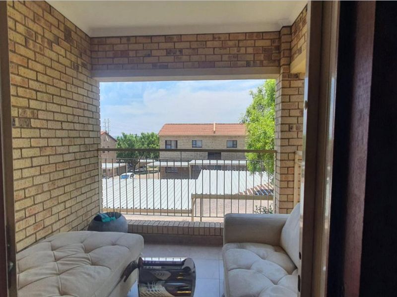 2 Bedroom Apartment for Sale in Joshua Village, Maroeladal - Photo 6