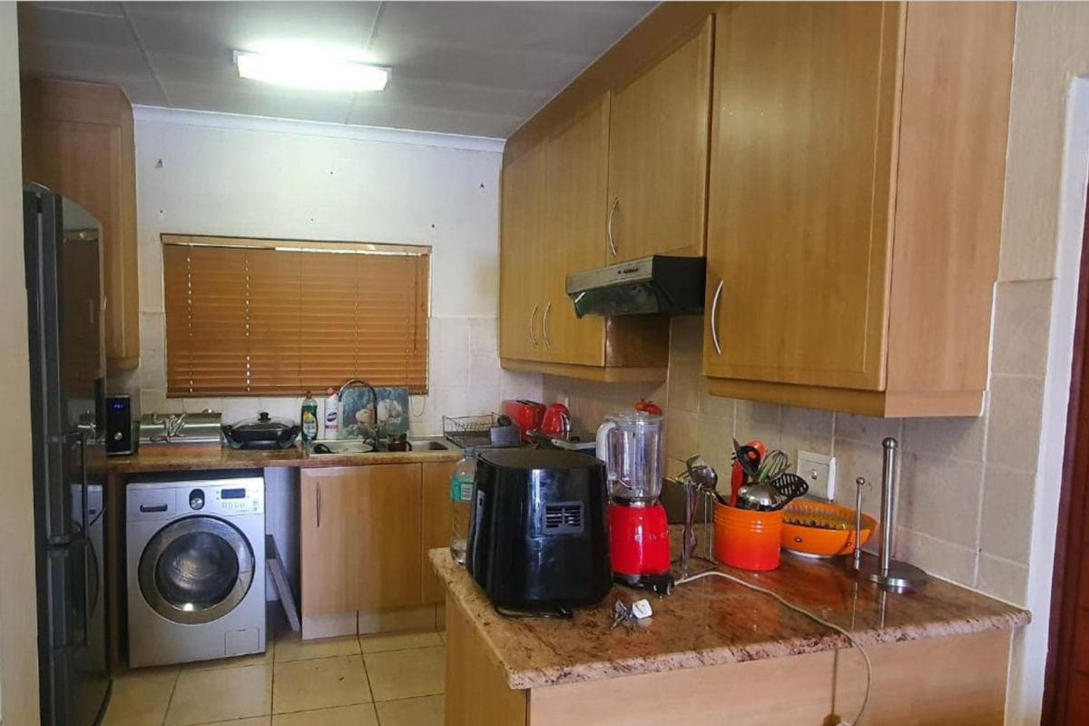 2 Bedroom Apartment for Sale in Joshua Village, Maroeladal - Photo 3