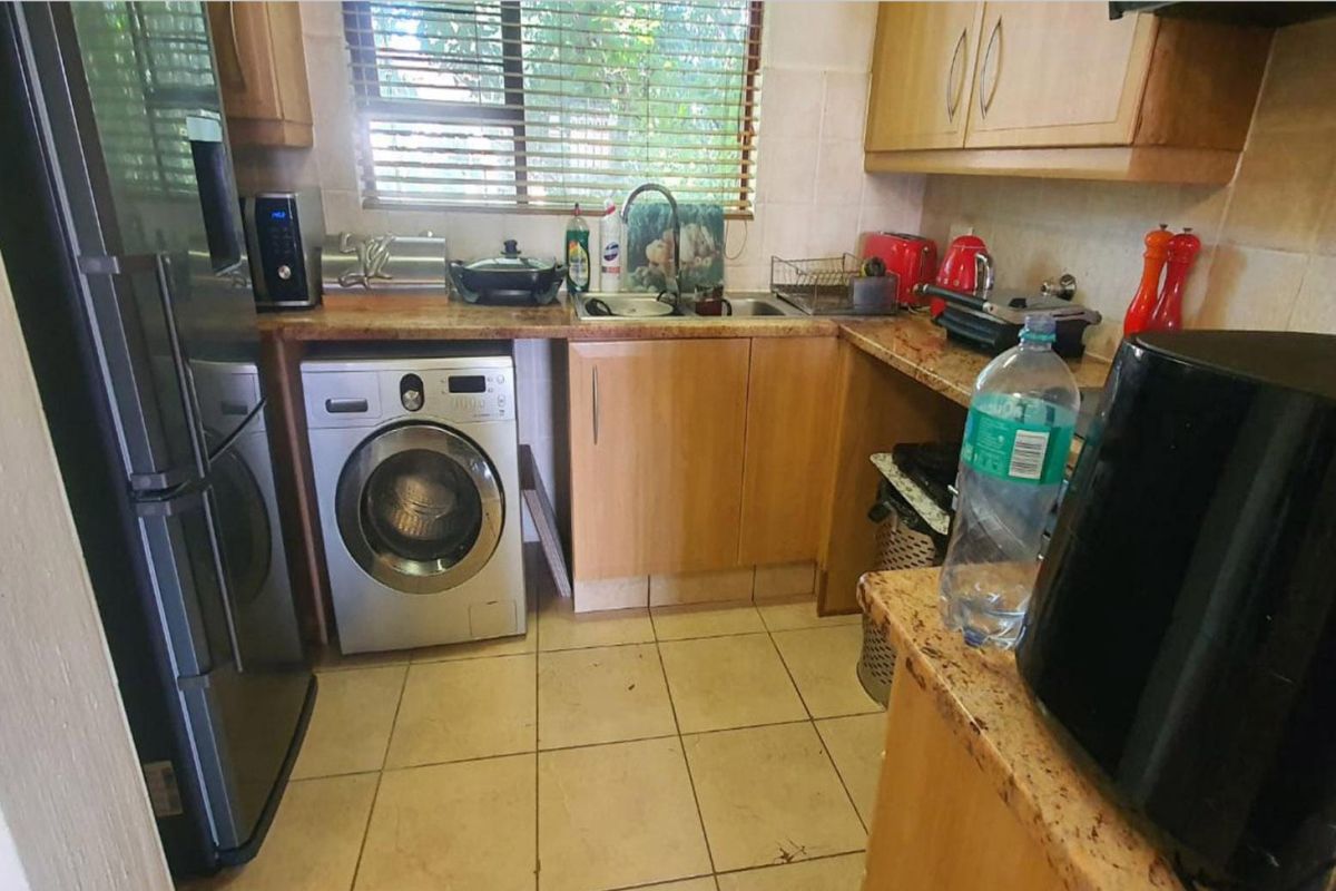 2 Bedroom Apartment for Sale in Joshua Village, Maroeladal - Photo 5