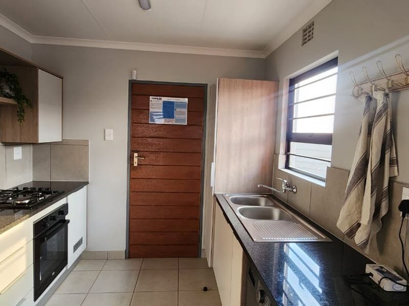 Spacious 3 bedroom and 2 bathroom house for sale in Milano  - Photo 6