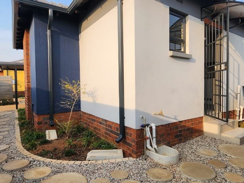 Spacious 3 bedroom and 2 bathroom house for sale in Milano  - Photo 3