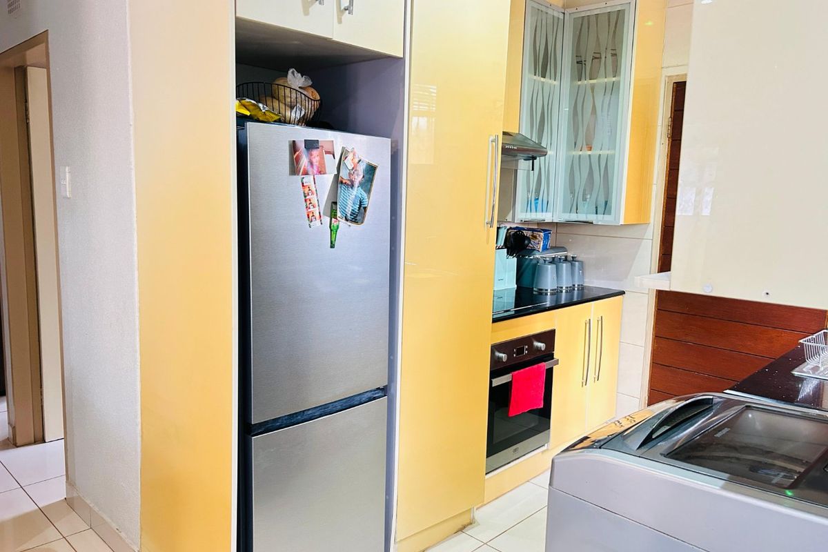 Spacious 3 bedroom and 2 bathroom house for sale in sky city  - Photo 4