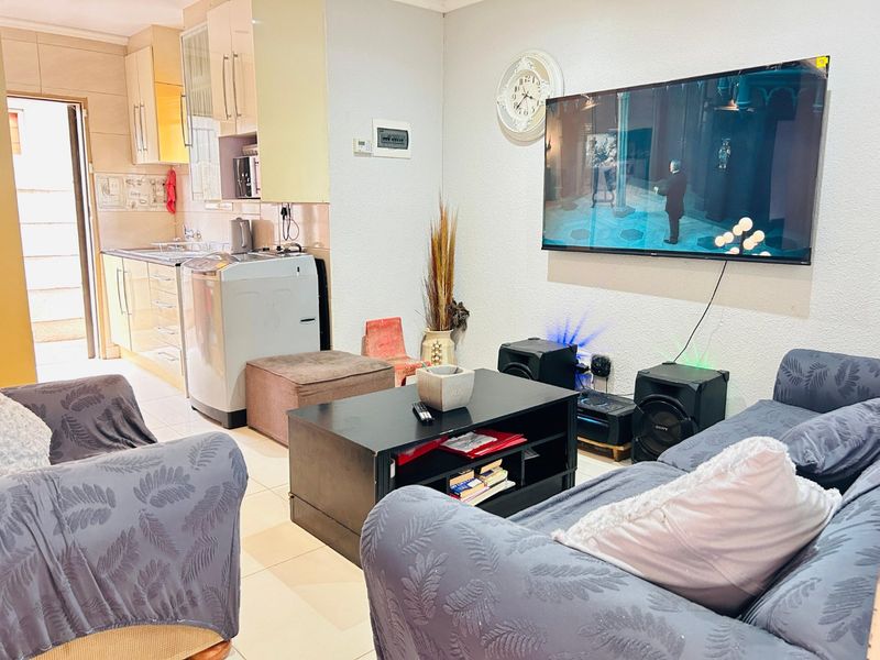 Spacious 3 bedroom and 2 bathroom house for sale in sky city  - Photo 10