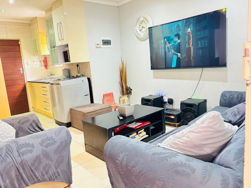 Spacious 3 bedroom and 2 bathroom house for sale in sky city  - Photo 9