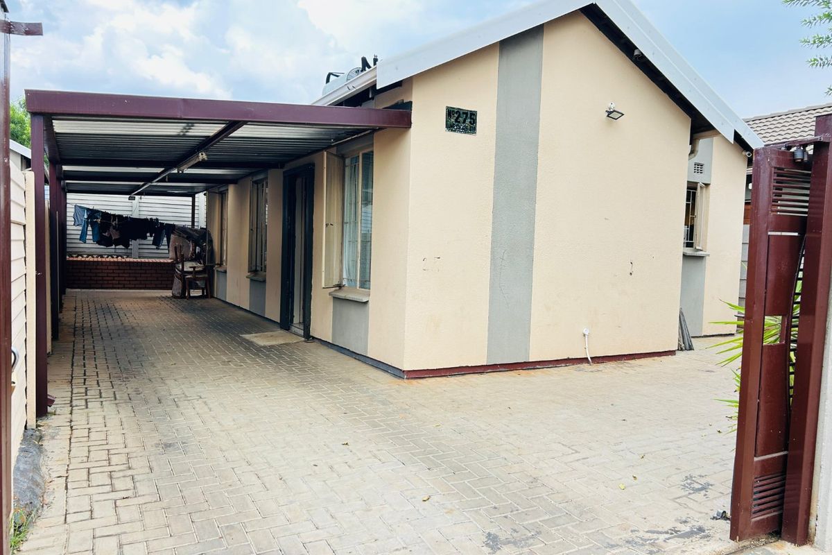 Spacious 3 bedroom and 2 bathroom house for sale in sky city  - Photo 3