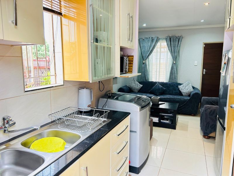 Spacious 3 bedroom and 2 bathroom house for sale in sky city  - Photo 7