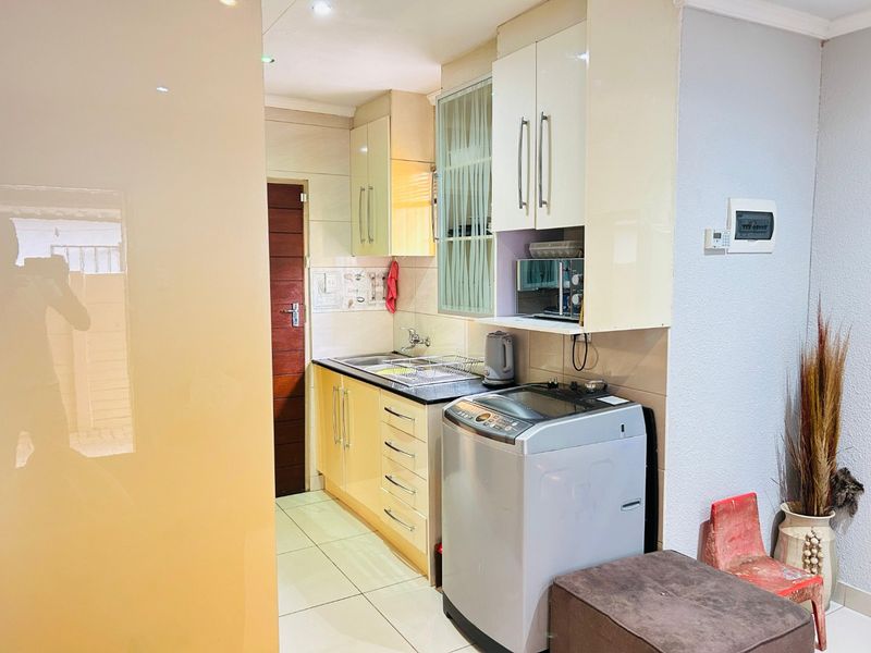 Spacious 3 bedroom and 2 bathroom house for sale in sky city  - Photo 6
