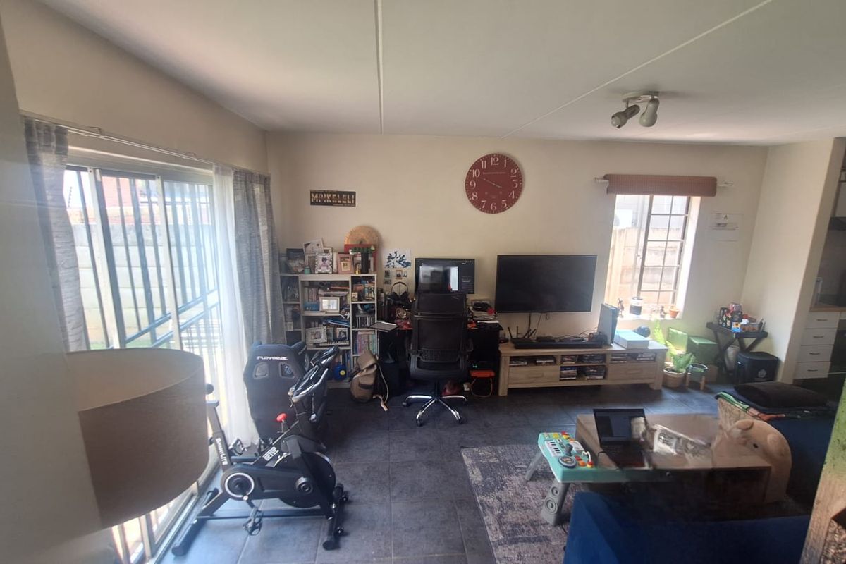 2 Bedroom Apartment Ideal For A Stater Home. - Photo 3