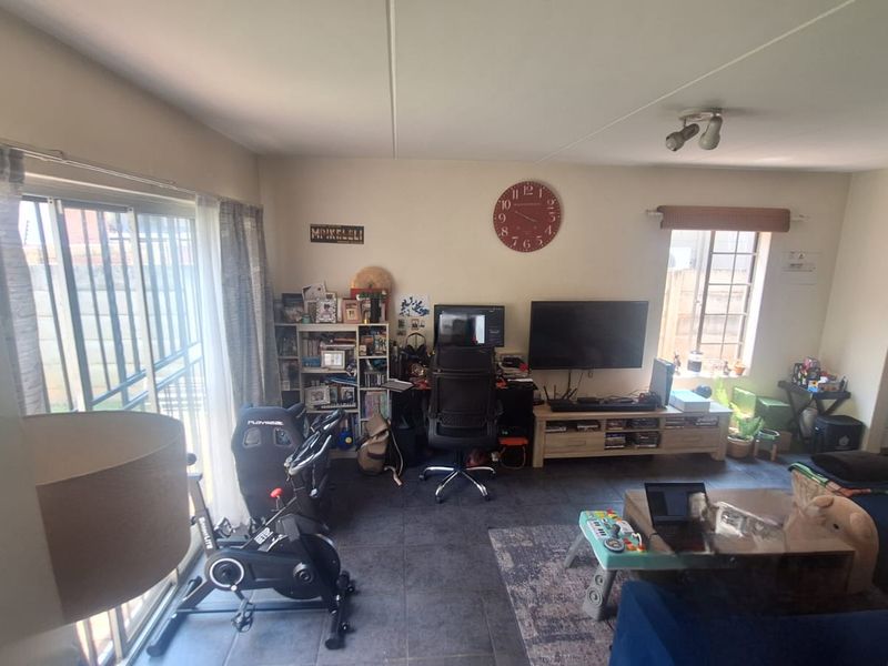 2 Bedroom Apartment Ideal For A Stater Home. - Photo 3