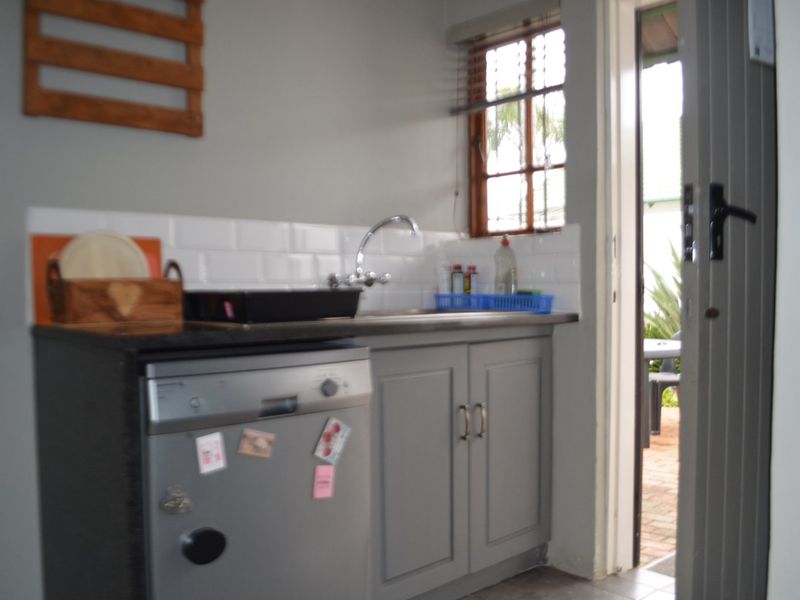 SPACIOUS 3 BEDROOM TOWNHOUSE FOR SALE IN KRUGERSDORP NORTH. - Photo 9