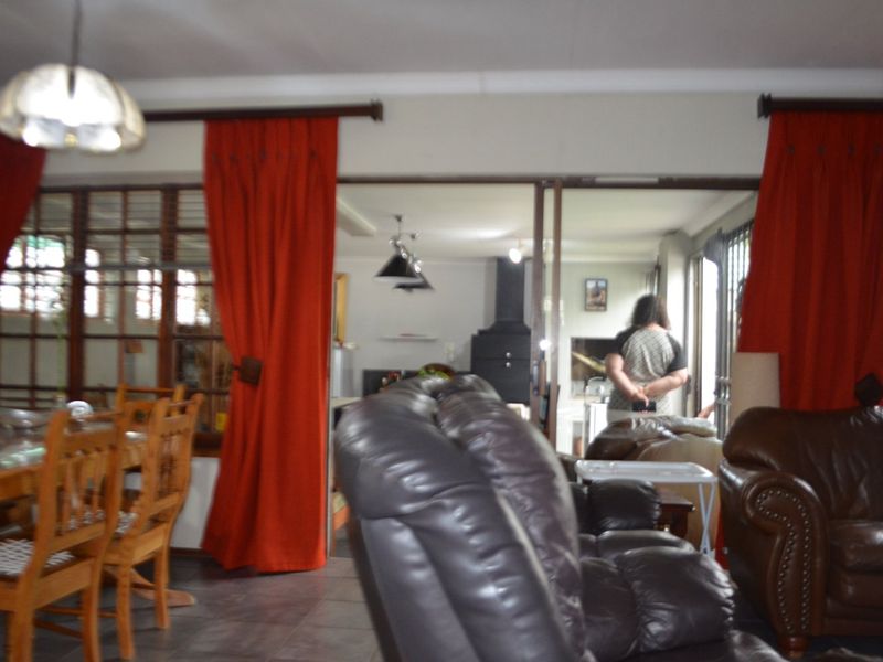 SPACIOUS 3 BEDROOM TOWNHOUSE FOR SALE IN KRUGERSDORP NORTH. - Photo 6