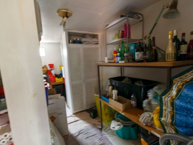 Spacious, neat 4 Bedroom Home in Kloofendal - Photo 8