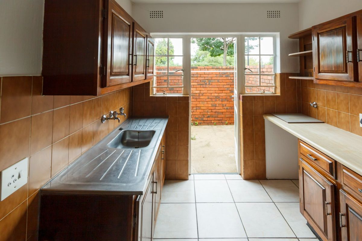 Spacious 3 Bed Duplex in Horizon View - Photo 5