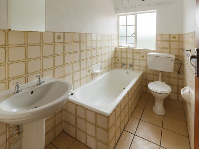 Spacious 3 Bed Duplex in Horizon View - Photo 10