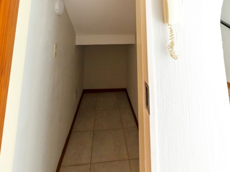 Spacious 3 Bed Duplex in Horizon View - Photo 8