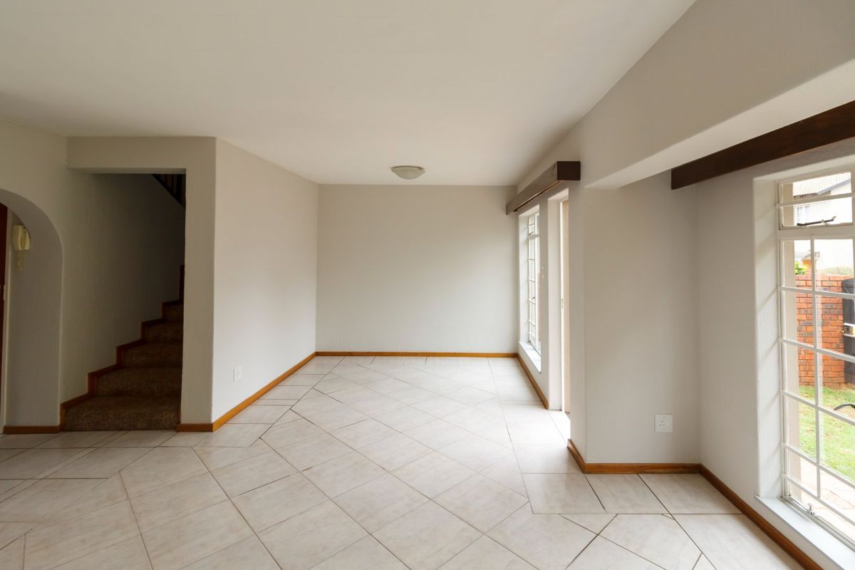 Spacious 3 Bed Duplex in Horizon View - Photo 4