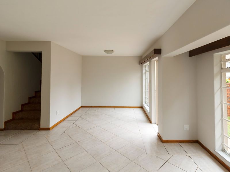 Spacious 3 Bed Duplex in Horizon View - Photo 4