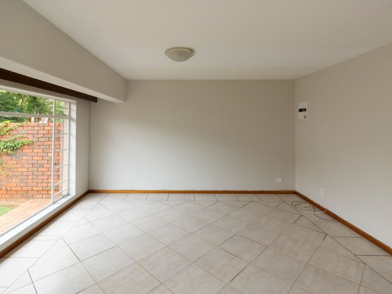 Spacious 3 Bed Duplex in Horizon View - Photo 3