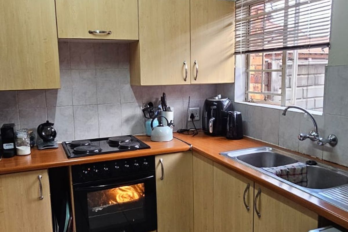 2 Bedroom Duplex for sale in Annlin  - Photo 3