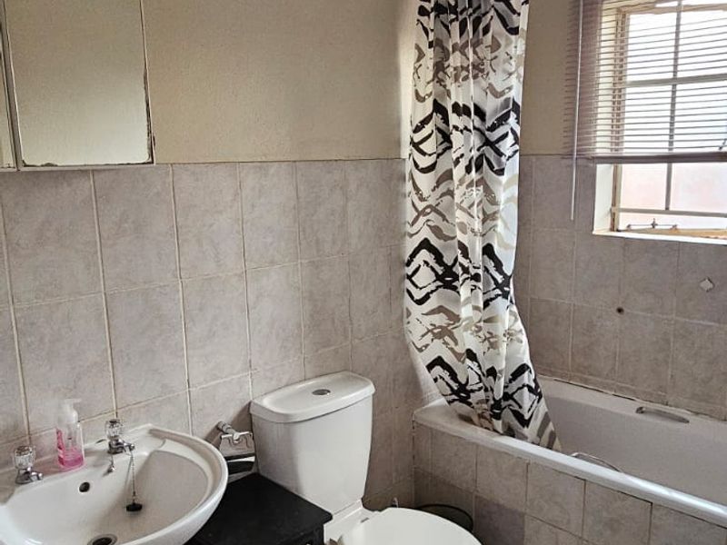 2 Bedroom Duplex for sale in Annlin  - Photo 10