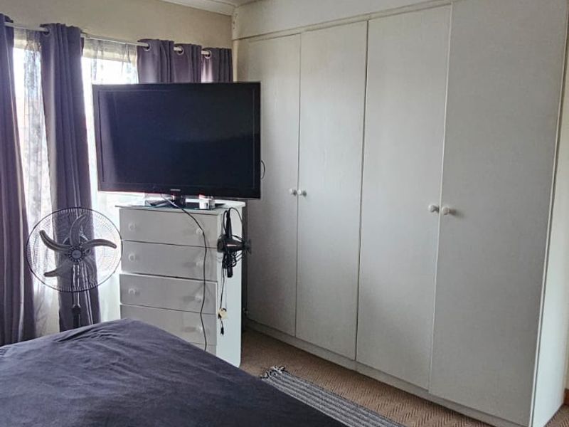 2 Bedroom Duplex for sale in Annlin  - Photo 5