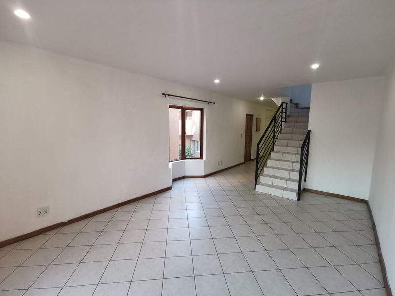 Neat and spacious first-floor unit Moltrasio Complex - Photo 3