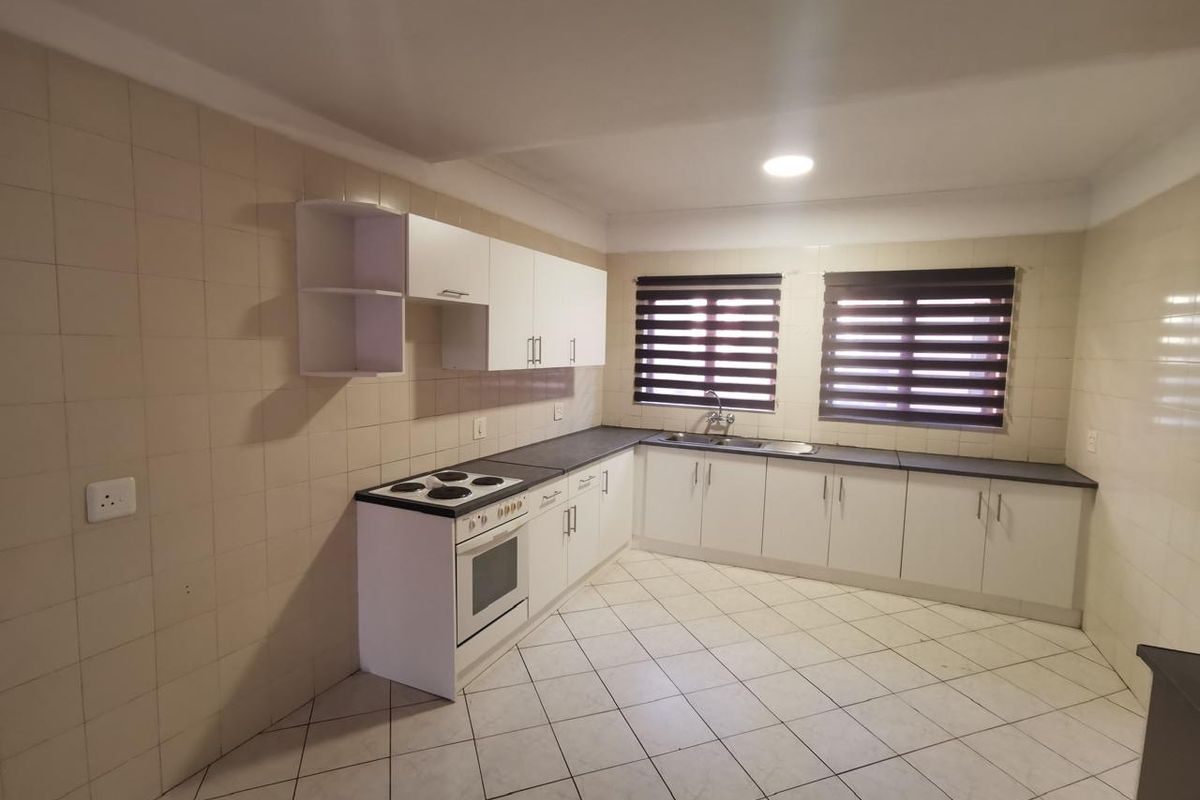 Neat and spacious first-floor unit Moltrasio Complex - Photo 5