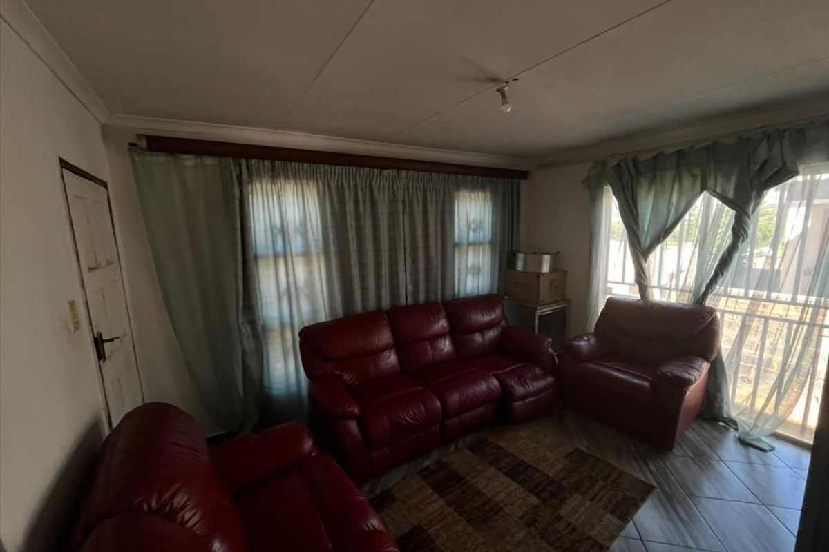 Cozy Starter Home with Carport - Photo 2
