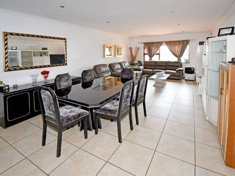 Charming Home with Comfortable Living - Photo 2