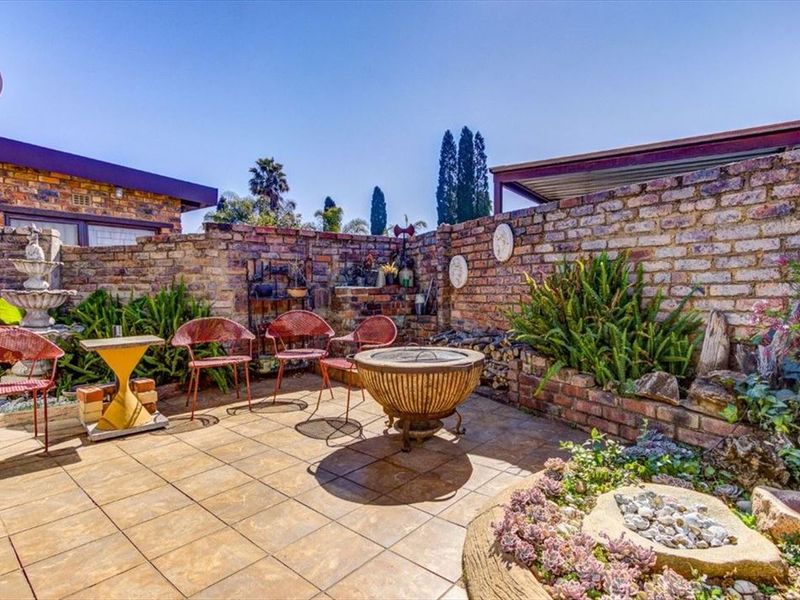 Versatile Property with Two Granny Flats - Photo 3