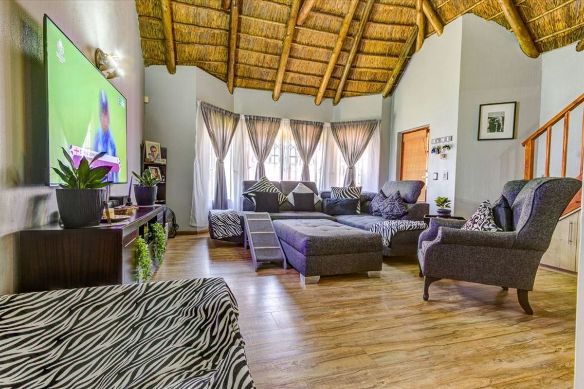 Spacious Family Comfort with Ample Parking - Photo 2