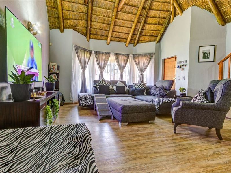 Spacious Family Comfort with Ample Parking - Photo 2