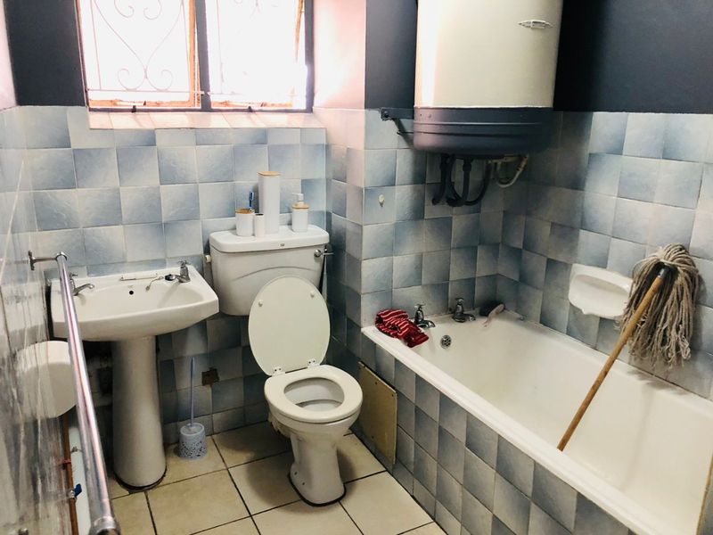 3 Bedrooms, 1 Bathroom Sharing Accommodation To Let In Durban Central, Durban  - Photo 8