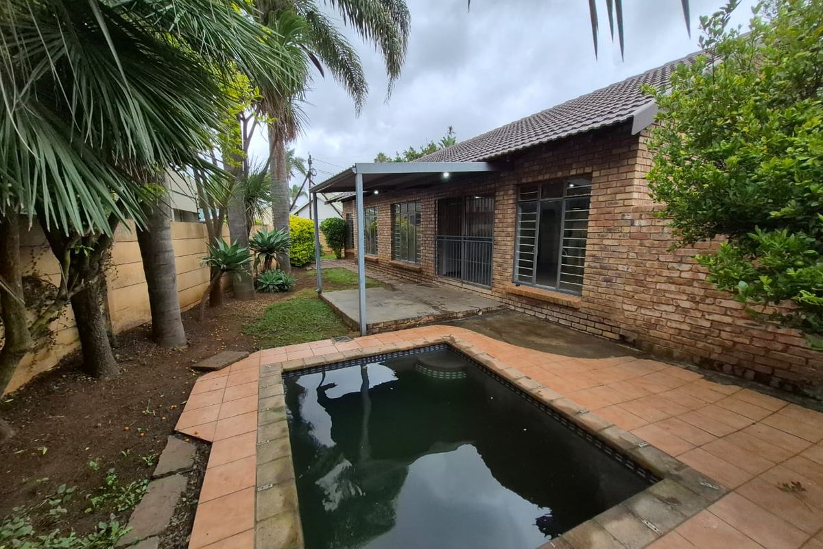 Agents choice of the month. 3bed duet with full flatlet with own braai area- - Photo 3