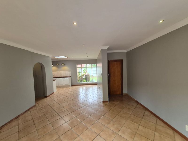 Agents choice of the month. 3bed duet with full flatlet with own braai area- - Photo 8
