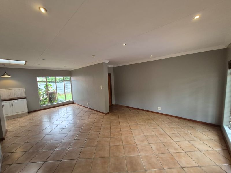Agents choice of the month. 3bed duet with full flatlet with own braai area- - Photo 7
