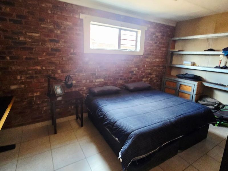 Neat 2-Bedroom Full-Title Townhouse in the Popular La Hoff - Photo 5