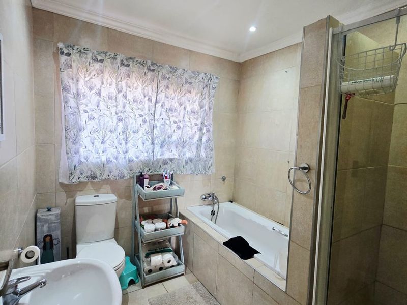 Neat 2-Bedroom Full-Title Townhouse in the Popular La Hoff - Photo 10