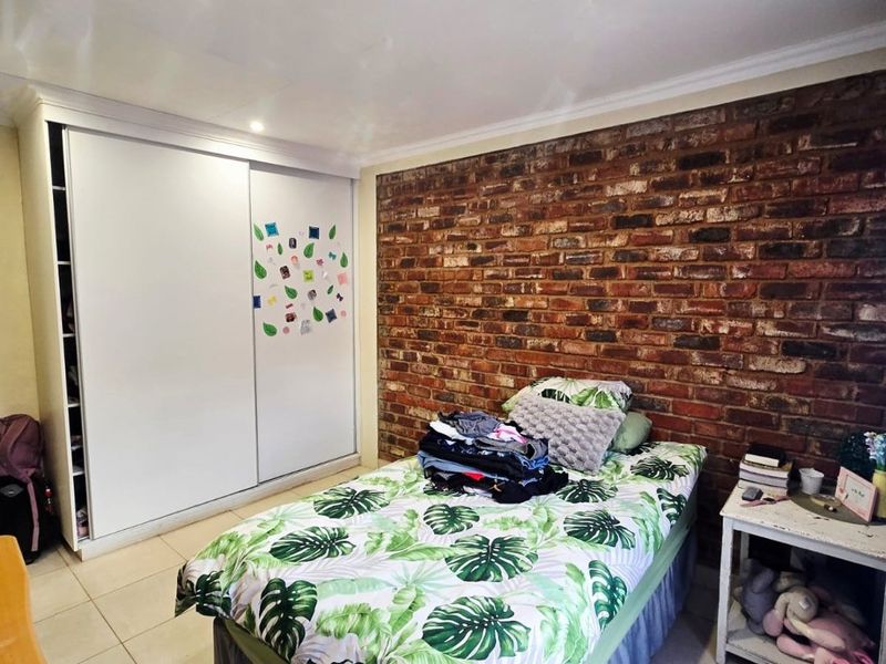 Neat 2-Bedroom Full-Title Townhouse in the Popular La Hoff - Photo 8